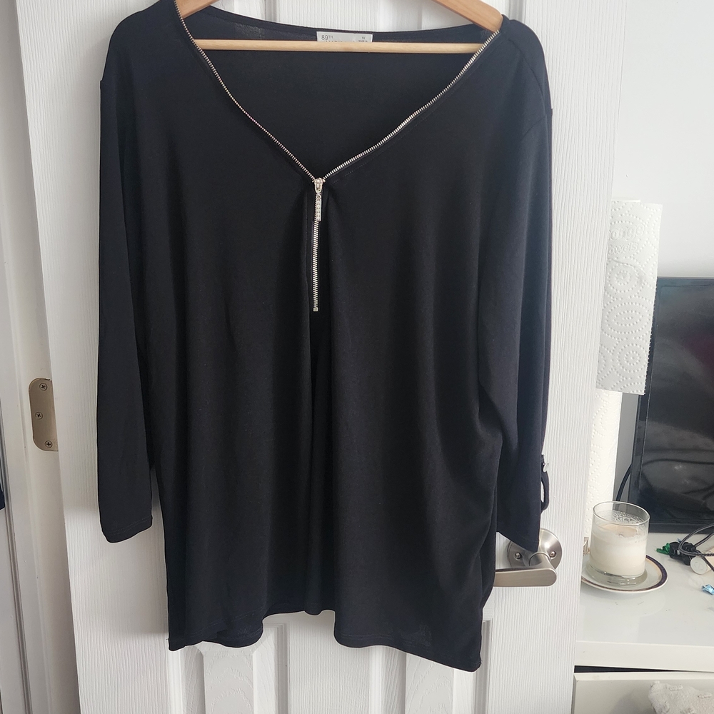 89th & Madison Black Zipper Blouse